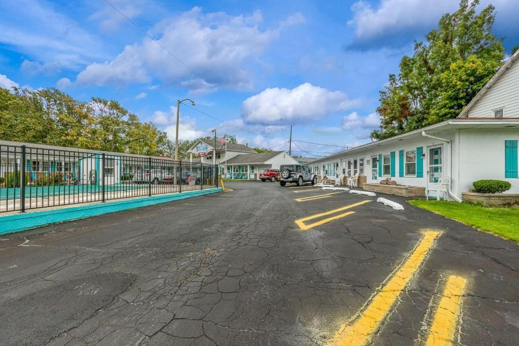 Riviera Motel Erie Exterior photo